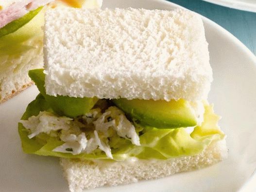 13. Сендвич со салата од рак