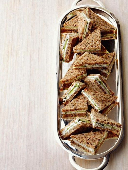 Фотографија на садот - Клуб сендвичи (клупски сендвичи) со козјо сирење и билки