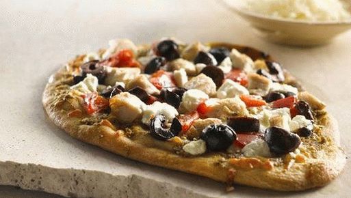 Фото Грчка пица со пилешко и доматно салса