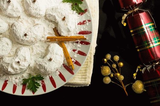 Фото Грчки колачиња со кратки школки (Курабеј) со ореви