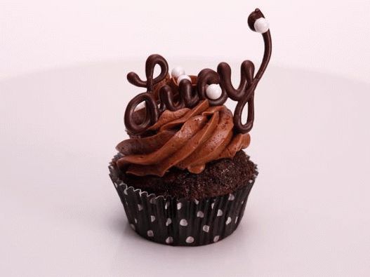 Фото cupcake со течно полнење и чоколаден крем