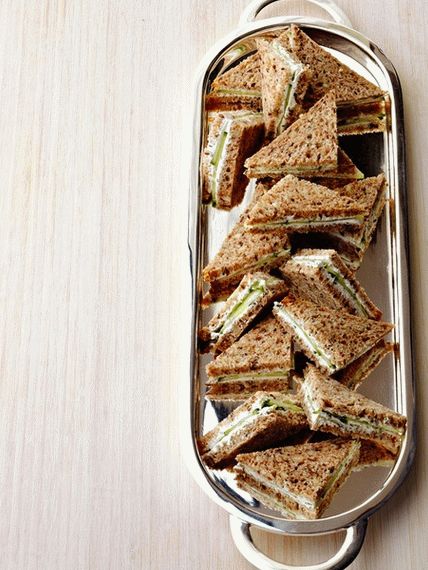 Сендвичи од фото клуб (клубски сендвичи) со козјо сирење и билки
