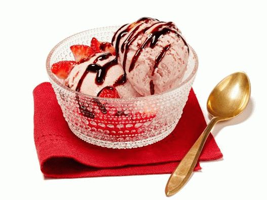 Сладолед со фото јагода со балсамички сируп
