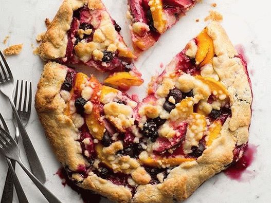 Фотографија на Кростат со праски и сливи