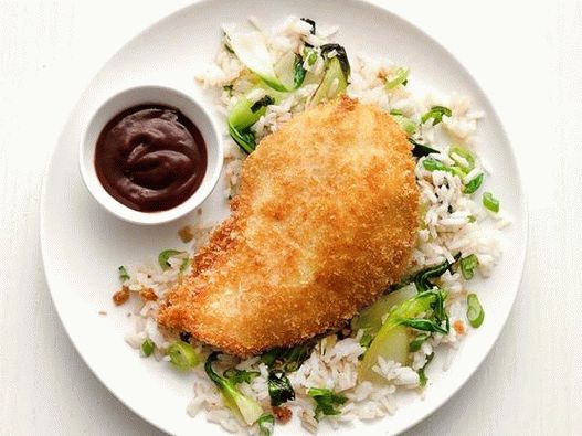 Фотографија на пилешко катсу со ориз од ѓумбир
