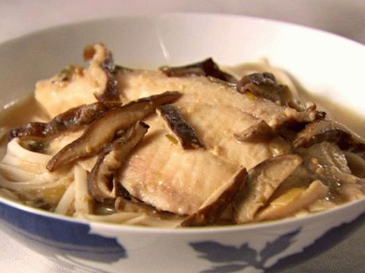 Фотографија од глувчиња од udon со тилапија зовриена во мисо