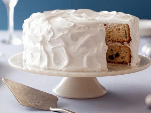 Фотографија со храна - едноставна роденденска торта со мрзнување на Маршамало