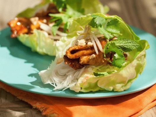 Фотографија на садот - Азиско свинско месо во чинии за салата