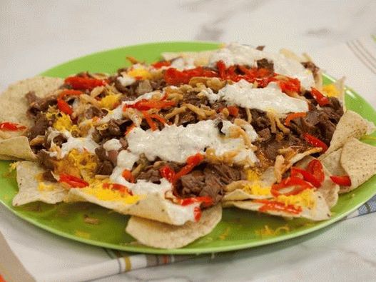 Фотографија на садот - Начос со печено говедско месо во сос за скара