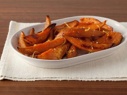 Печен сладок компир со карамела кора