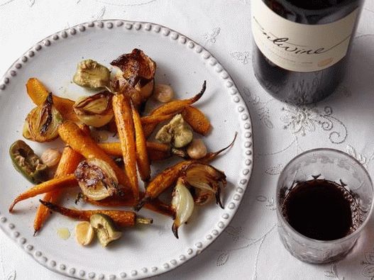 Печени моркови и кромитки со маслинки и бадеми