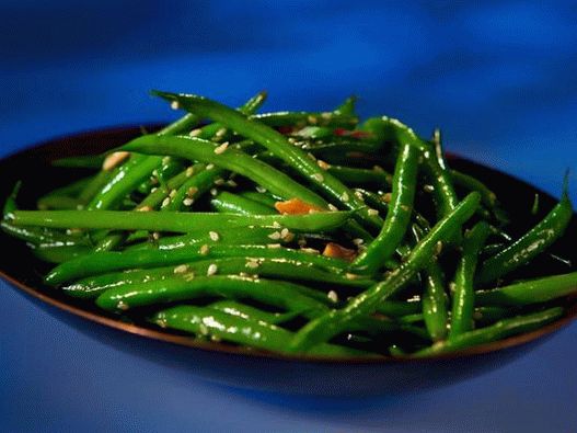 Зелени грав во глазура од соја сос