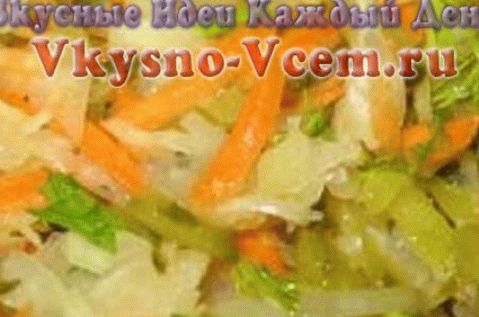 Салата од кисела зелка со ореви