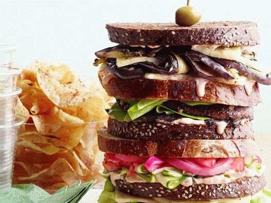 Фото сендвичи со модар патлиџан и печурки