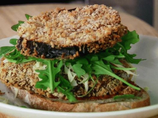 Фото сендвичи со крцкави модар патлиџан и печурки