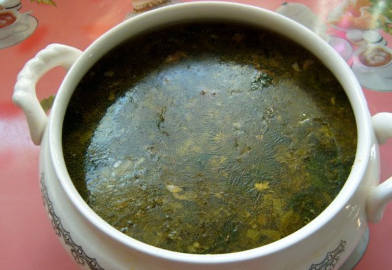 Супа од зелка со киселица и коприва