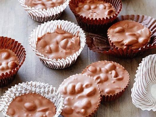 Фотографија на бонбони од чоколадо во бавен шпорет