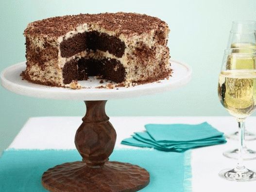 Фото чоколадна торта со урда крем и ореви во карамела
