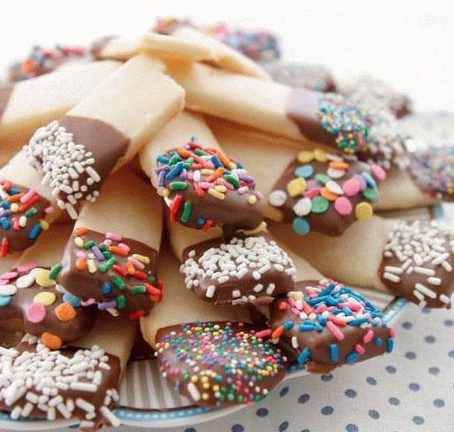 Фото колачиња со чоколади со различни топи