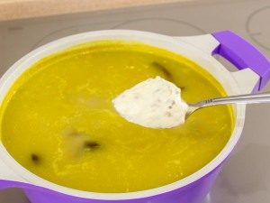 Супа од сирење со мед печурки