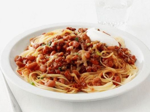 Фотографија на шпагети со сос од месо од чили
