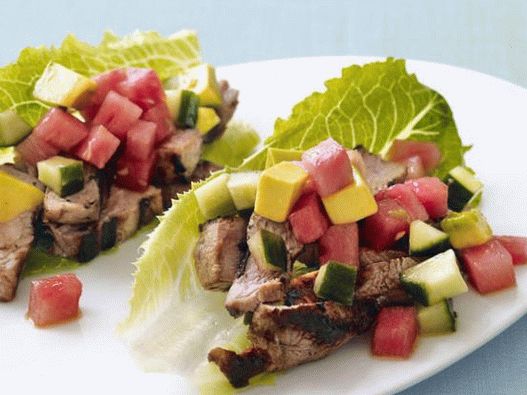 Фотографија на Такос со свинско месо и лубеница на зелена салата