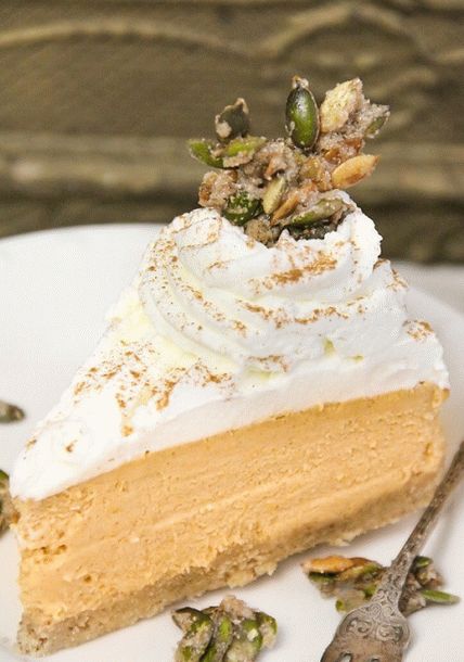 Фотографија од тиква од тиква со цело зрно бисквитна торта и пекани