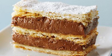 Фото торта Наполеон со чоколаден крем Патисие и лешници
