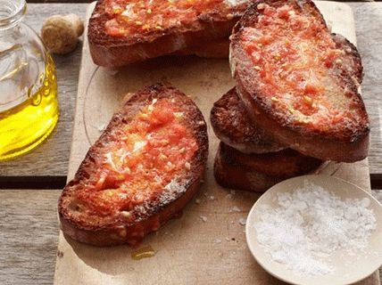 Фото тости со домати и лук