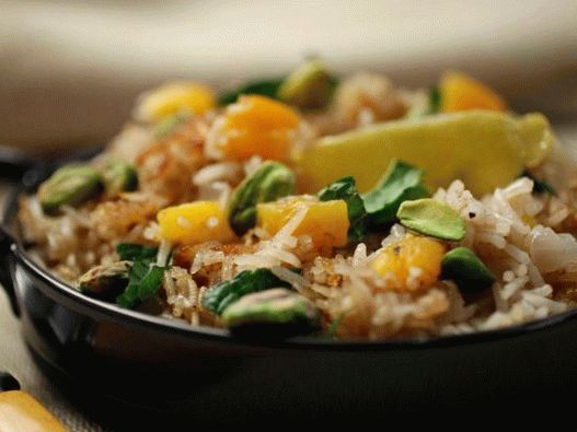 Фото Вегетаријански басмати ориз пилаф со суви кајсии