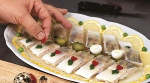 Ellелени риба со кавијар
