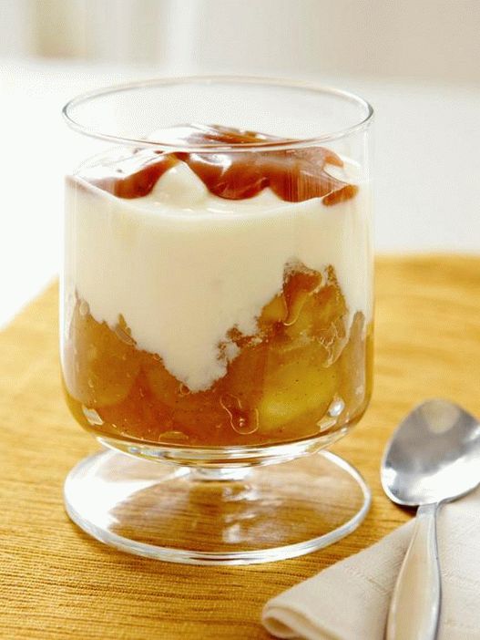 Фото на садот - Домашен јогурт со компот од јаболка
