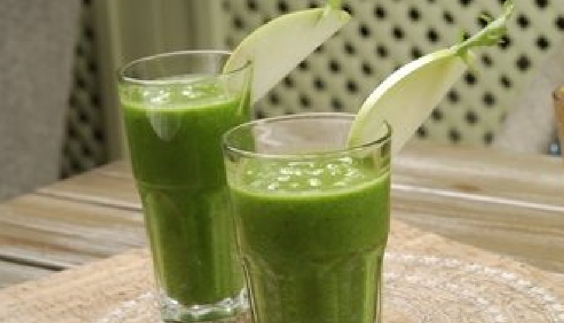 Зелен пијалак со arugula
